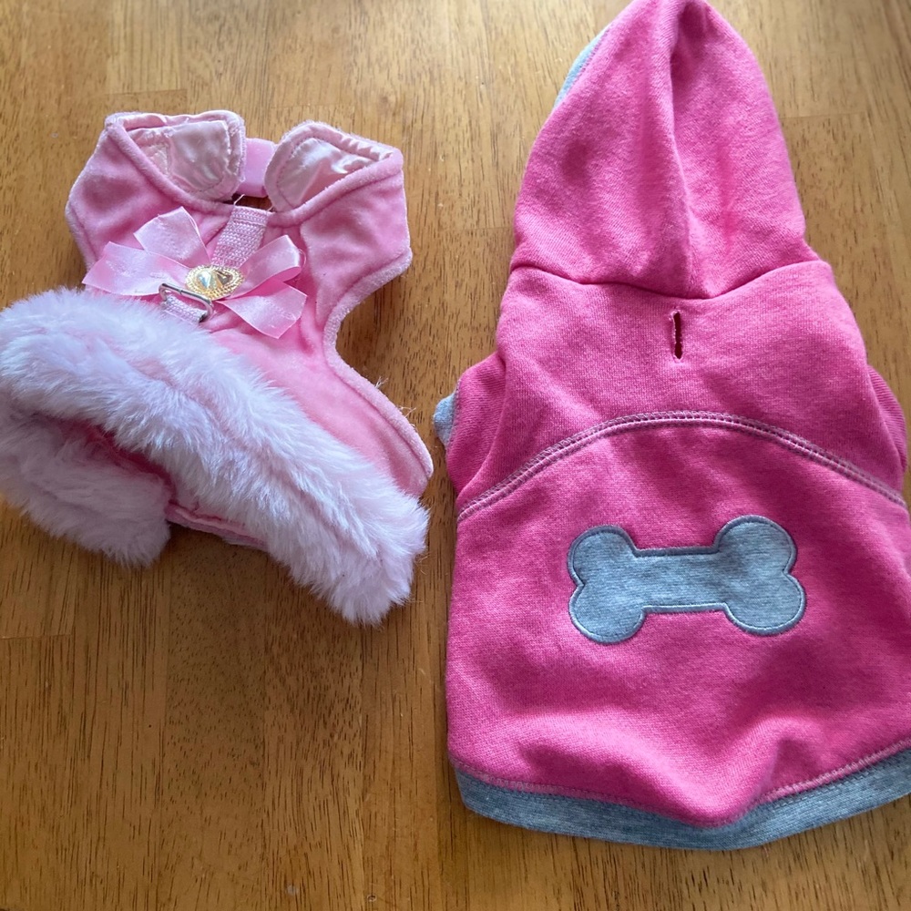 Bundle of 2 adorable dog items very good condition